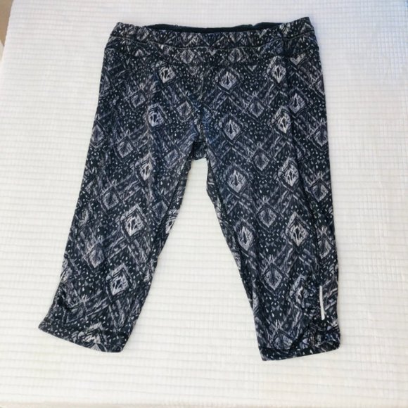 Black & Grey Azteck Print Active Capri SZ XL - Picture 1 of 6